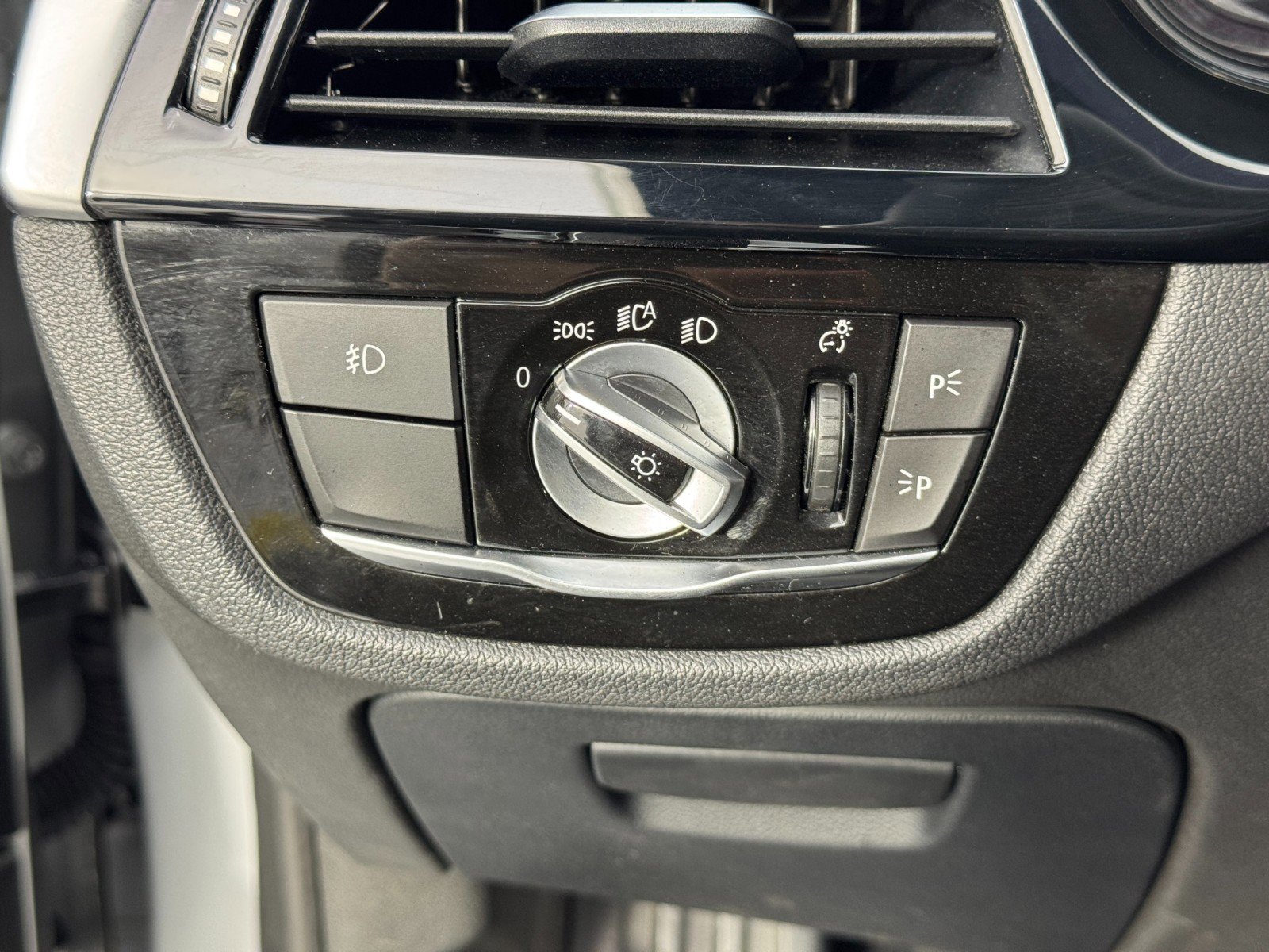 Used 2017 BMW 540i xDrive image 18