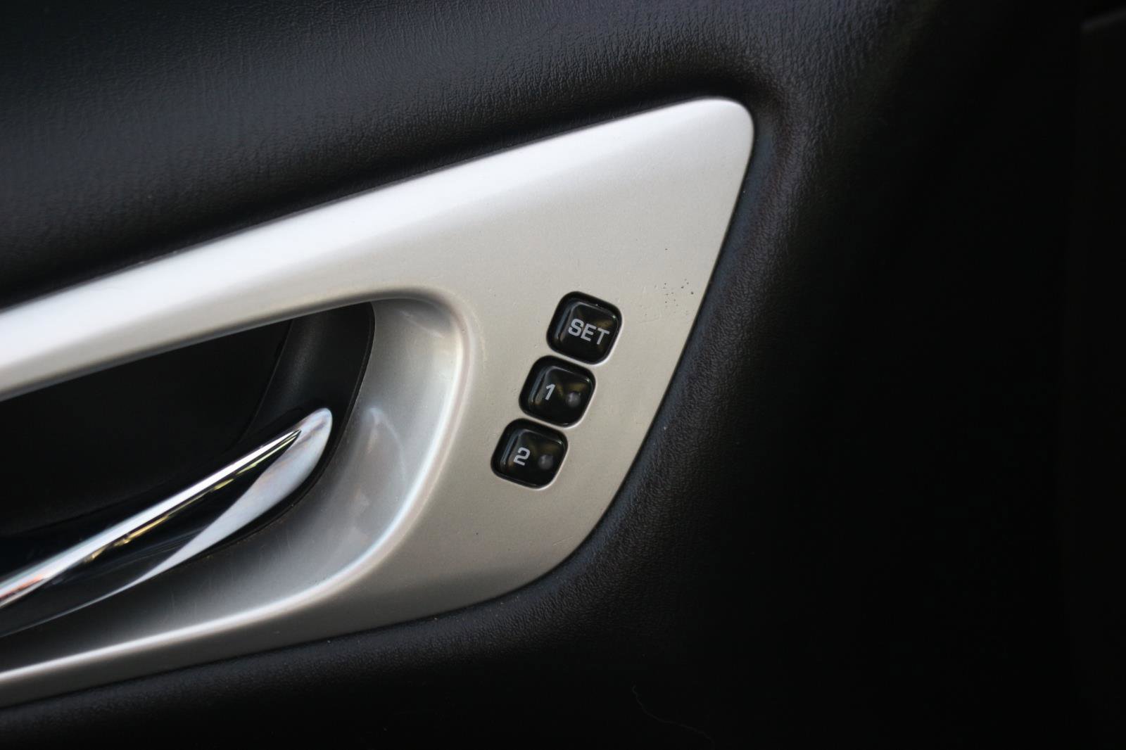 Used 2020 Nissan Pathfinder Platinum image 13