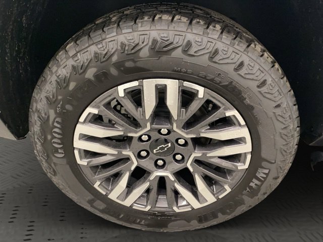 New 2026 Chevrolet Suburban Z71 w/ Z71 Off-Road Package AWD/4WD image 39
