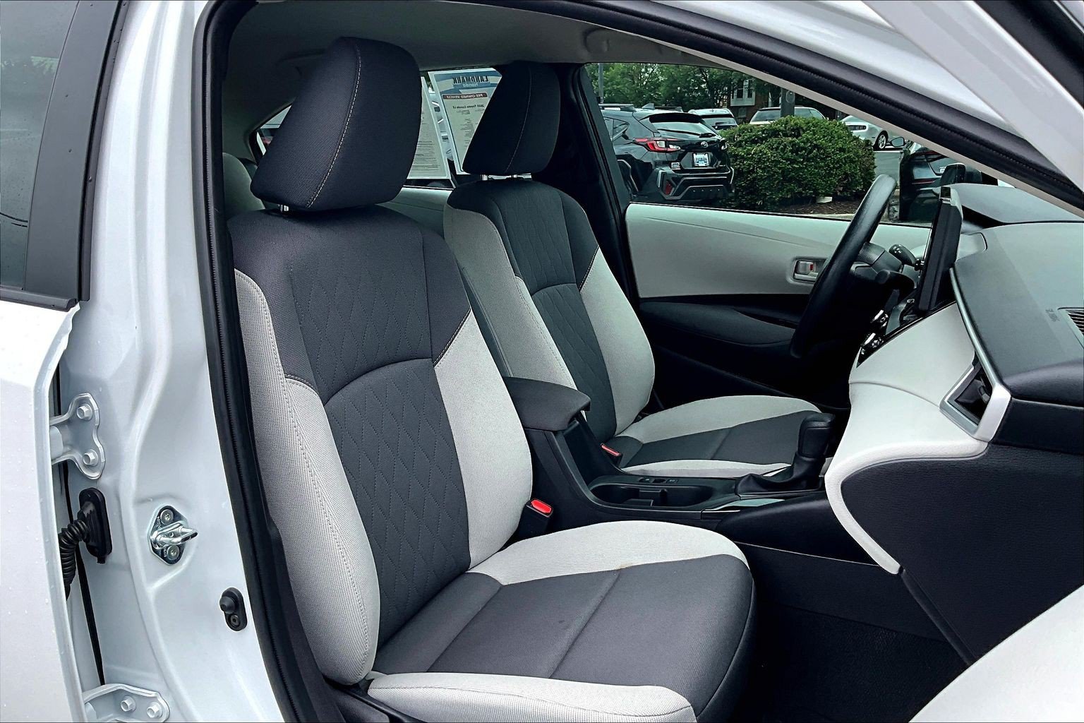 Used 2025 Toyota Corolla LE FWD image 7