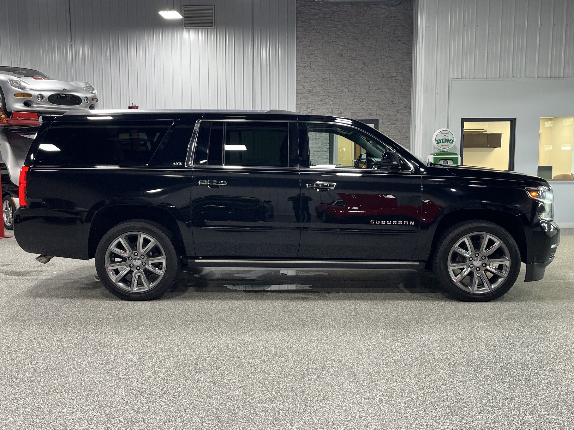 Used 2015 Chevrolet Suburban LTZ AWD/4WD image 6
