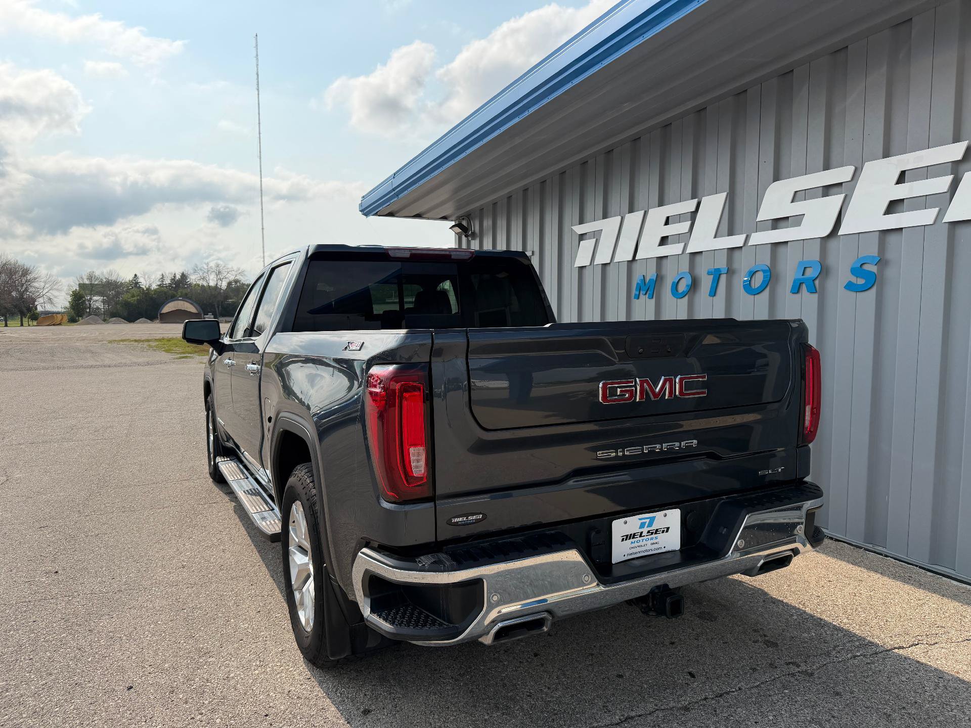 Used 2021 GMC Sierra 1500 SLT w/ SLT Premium Plus Package AWD/4WD image 10