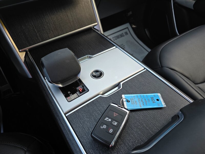 Used 2024 Land Rover Range Rover SE AWD/4WD image 8