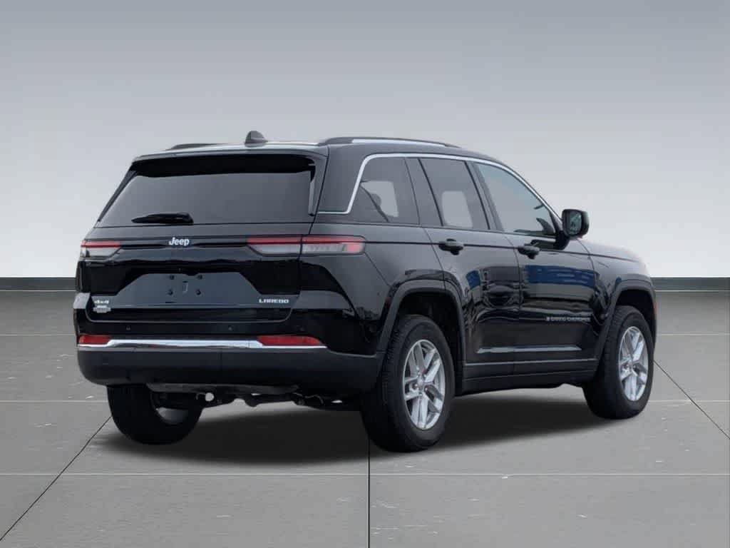 Used 2023 Jeep Grand Cherokee Laredo AWD/4WD image 6