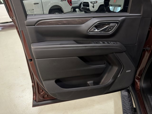 Used 2023 Chevrolet Tahoe Z71 w/ Luxury Package AWD/4WD image 18
