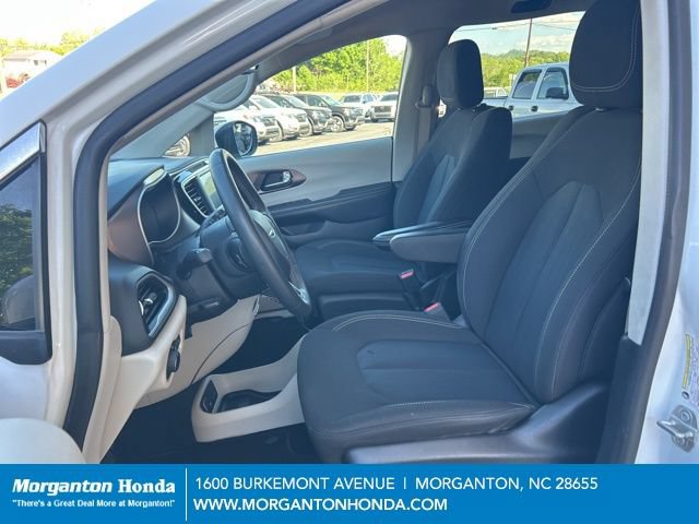 Used 2023 Chrysler Voyager LX FWD image 12