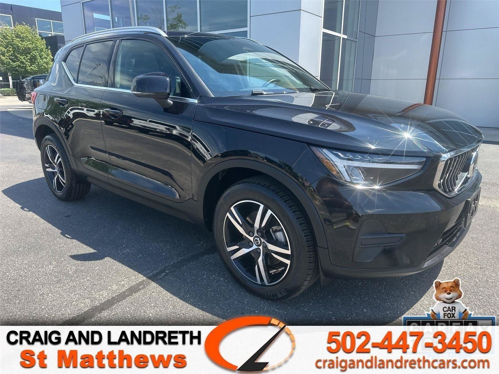 Used 2025 Volvo XC40 B5 Core AWD/4WD image 1