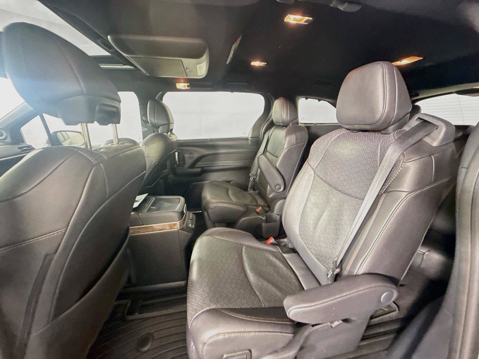 Certified 2025 Toyota Sienna Platinum FWD image 32
