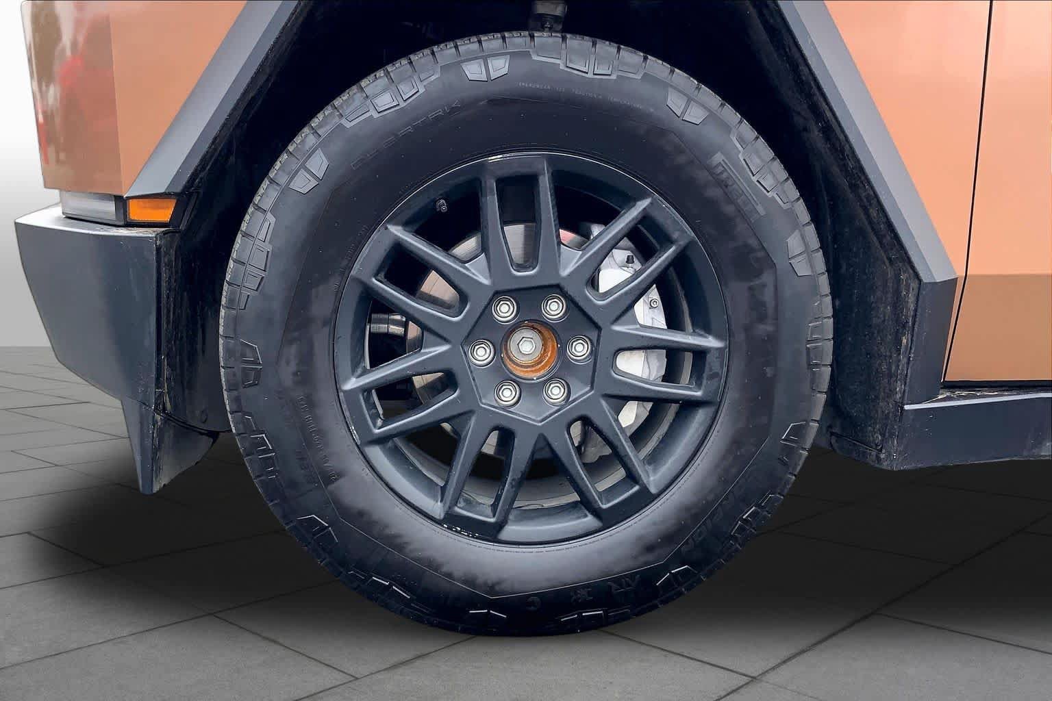 Used 2025 Tesla Cybertruck AWD Crew Cab image 10