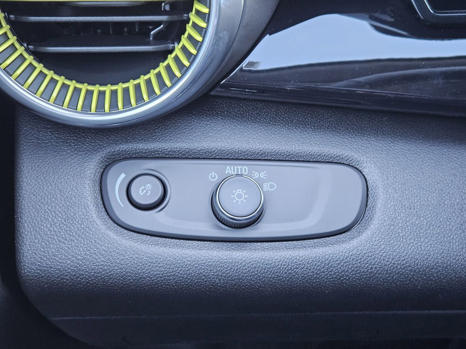 New 2026 Chevrolet Trax ACTIV w/ Driver Confidence Package image 23