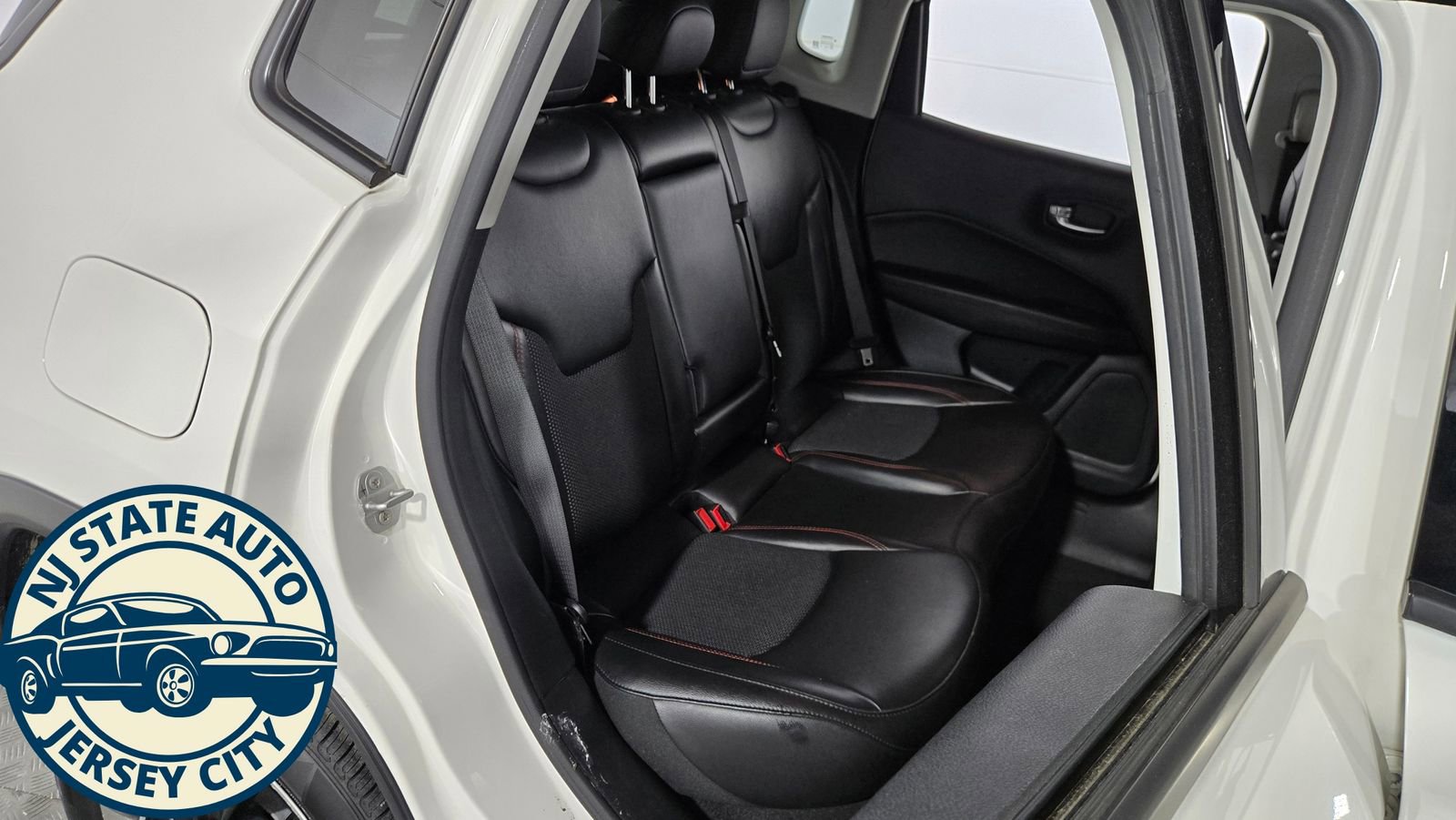 Used 2020 Jeep Compass Trailhawk AWD/4WD image 33