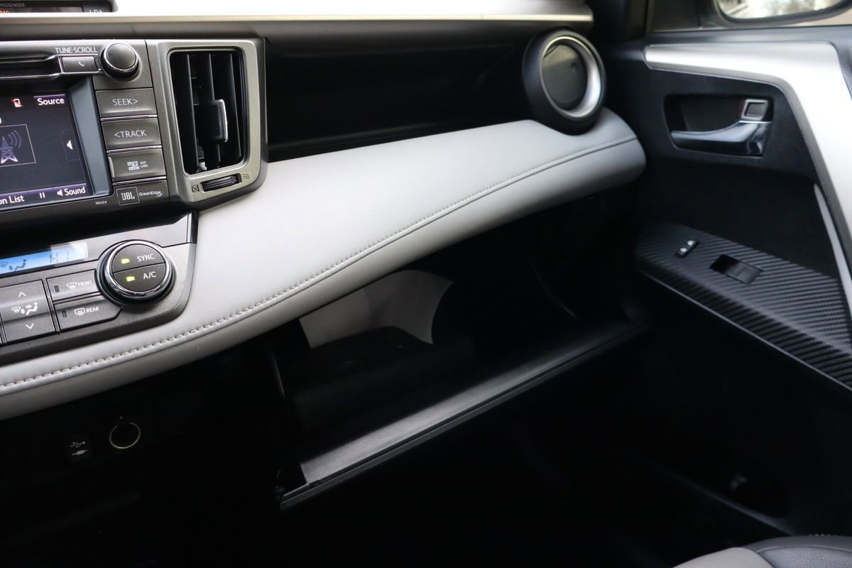 Used 2014 Toyota RAV4 Limited w/ Technology Package image 38