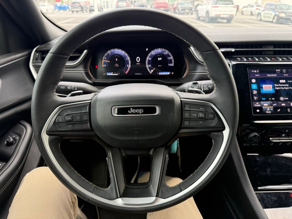 Used 2024 Jeep Grand Cherokee Altitude AWD/4WD image 12