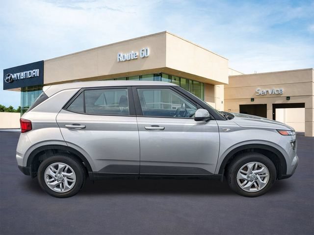 Used 2025 Hyundai Venue SE FWD image 3