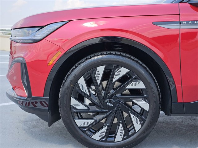 New 2025 Lincoln Nautilus Reserve w/ Jet Appearance Package image 9