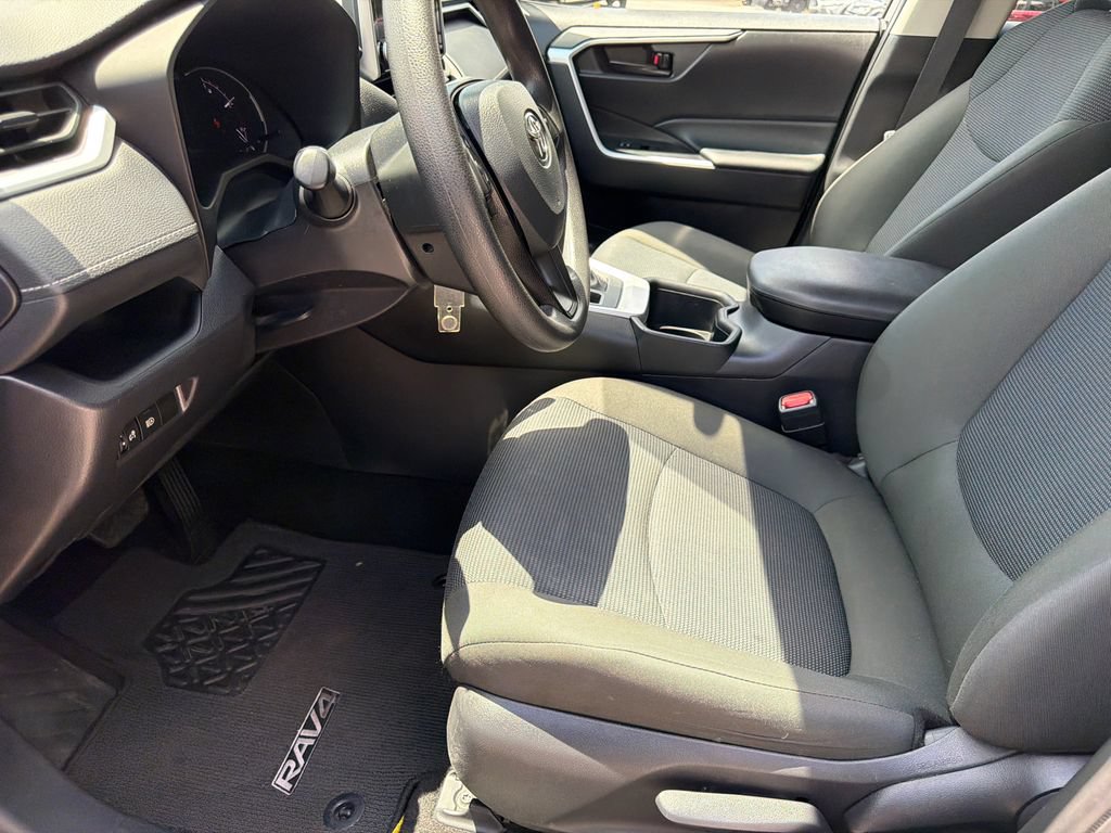 Used 2025 Toyota RAV4 LE AWD/4WD image 11
