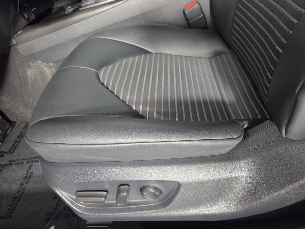 Used 2024 Toyota Camry SE FWD image 11