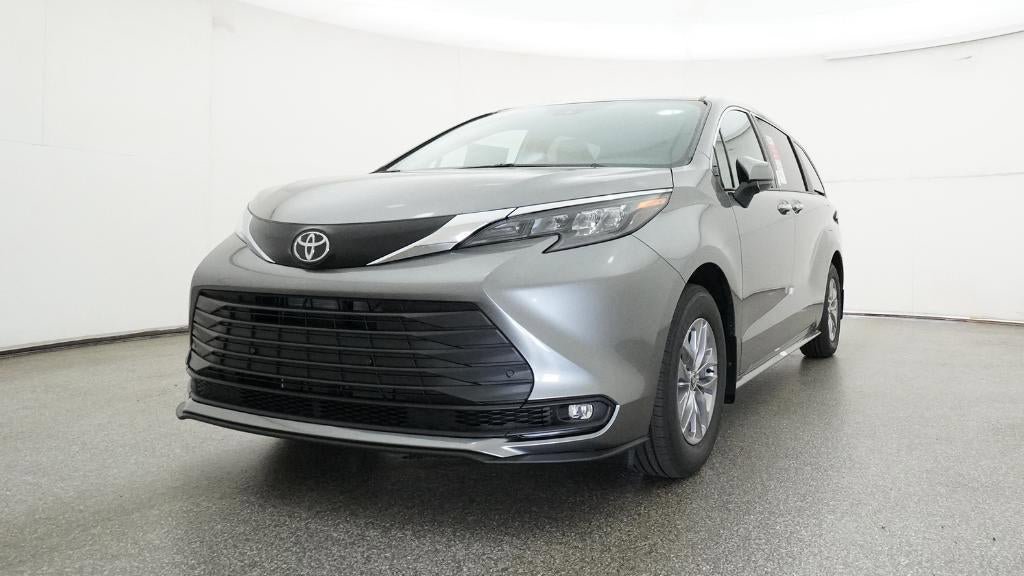 New 2026 Toyota Sienna XLE FWD image 32