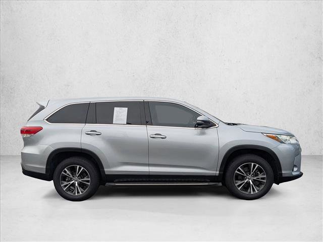 Used 2019 Toyota Highlander LE image 4