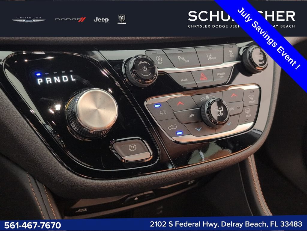 New 2025 Chrysler Pacifica Pinnacle w/ Trailer Tow Group AWD/4WD image 13