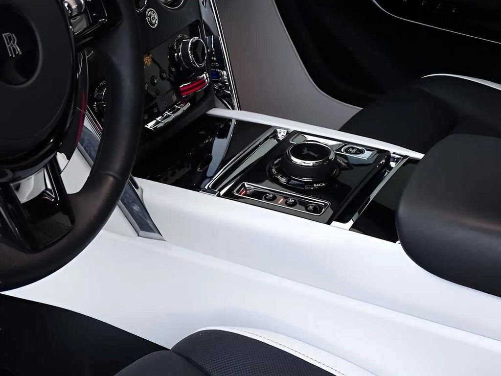 Certified 2024 Rolls-Royce Cullinan image 9