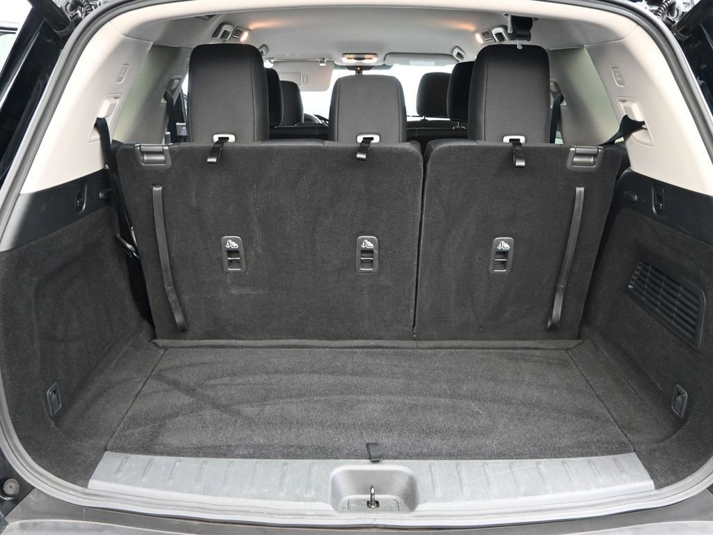 Used 2025 Nissan Pathfinder SV image 18