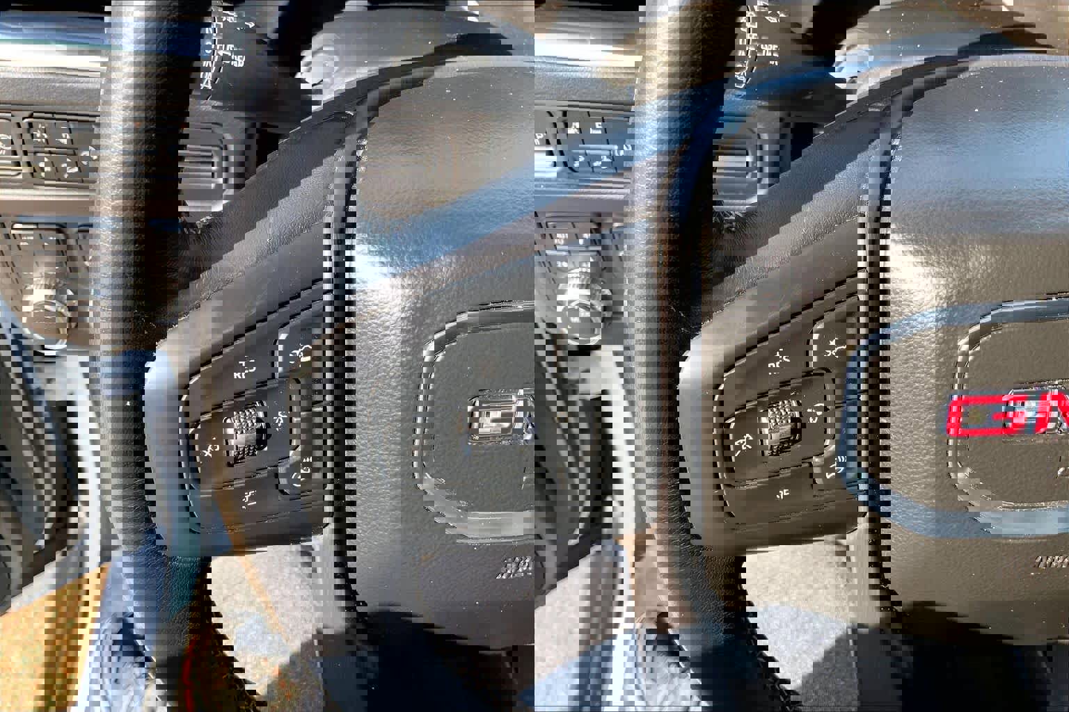 Used 2022 GMC Yukon XL AT4 image 23