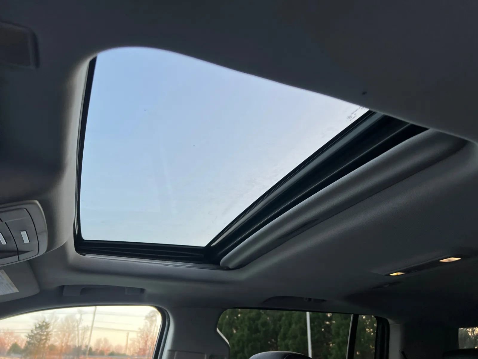 Used 2018 Chevrolet Suburban LT w/ Luxury Package image 27