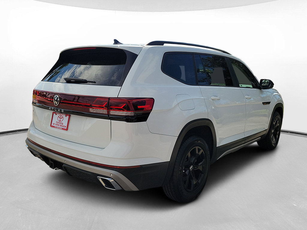 Used 2024 Volkswagen Atlas Peak Edition SE AWD/4WD image 4