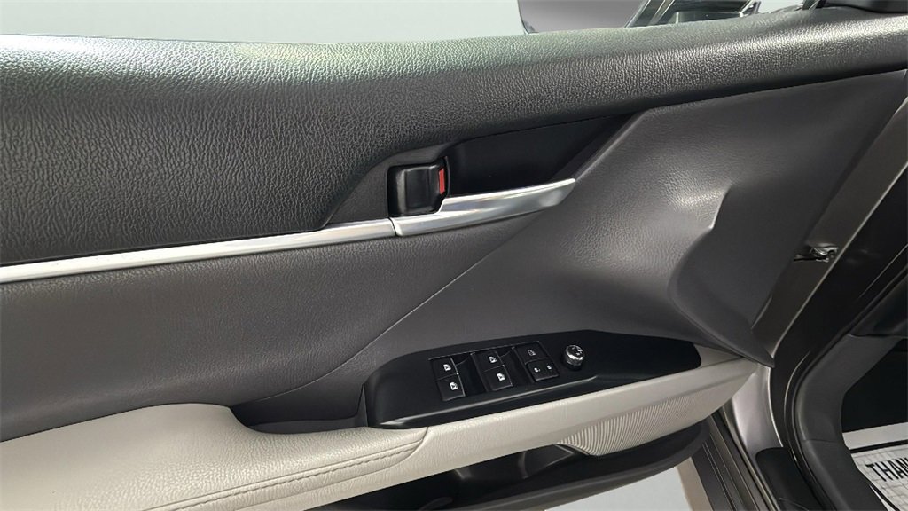 Used 2019 Toyota Camry XLE image 29