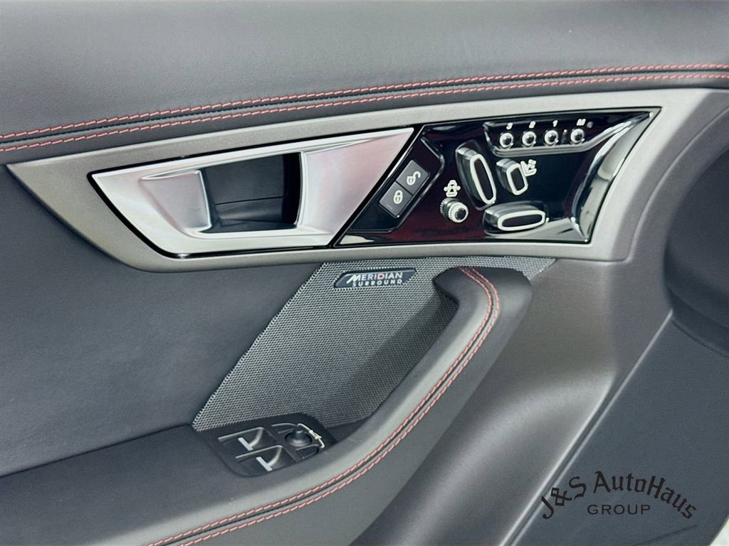 Used 2016 Jaguar F-TYPE R image 23