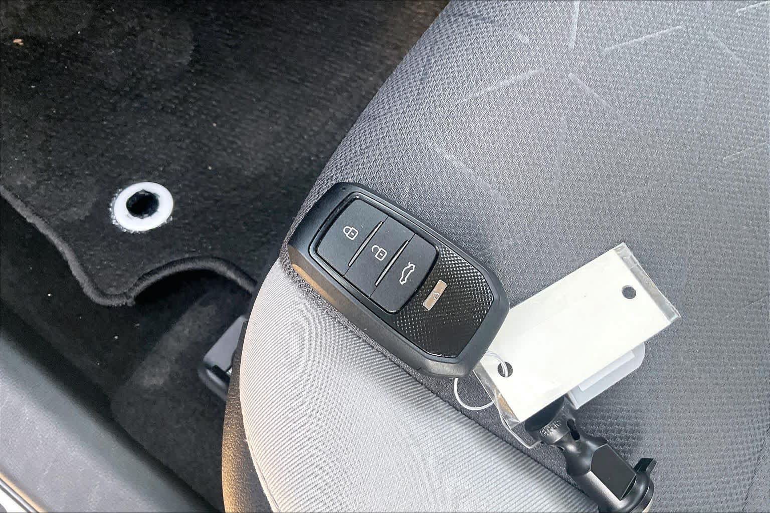 Used 2025 Toyota RAV4 XLE FWD image 14