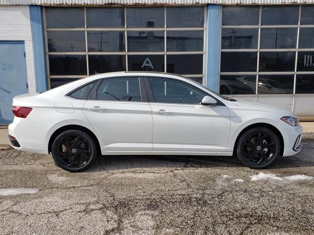 New 2026 Volkswagen Jetta SE image 2