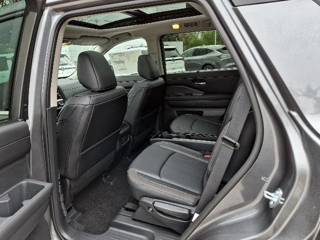 New 2026 Nissan Pathfinder SL w/ SL Premium Package AWD/4WD image 14