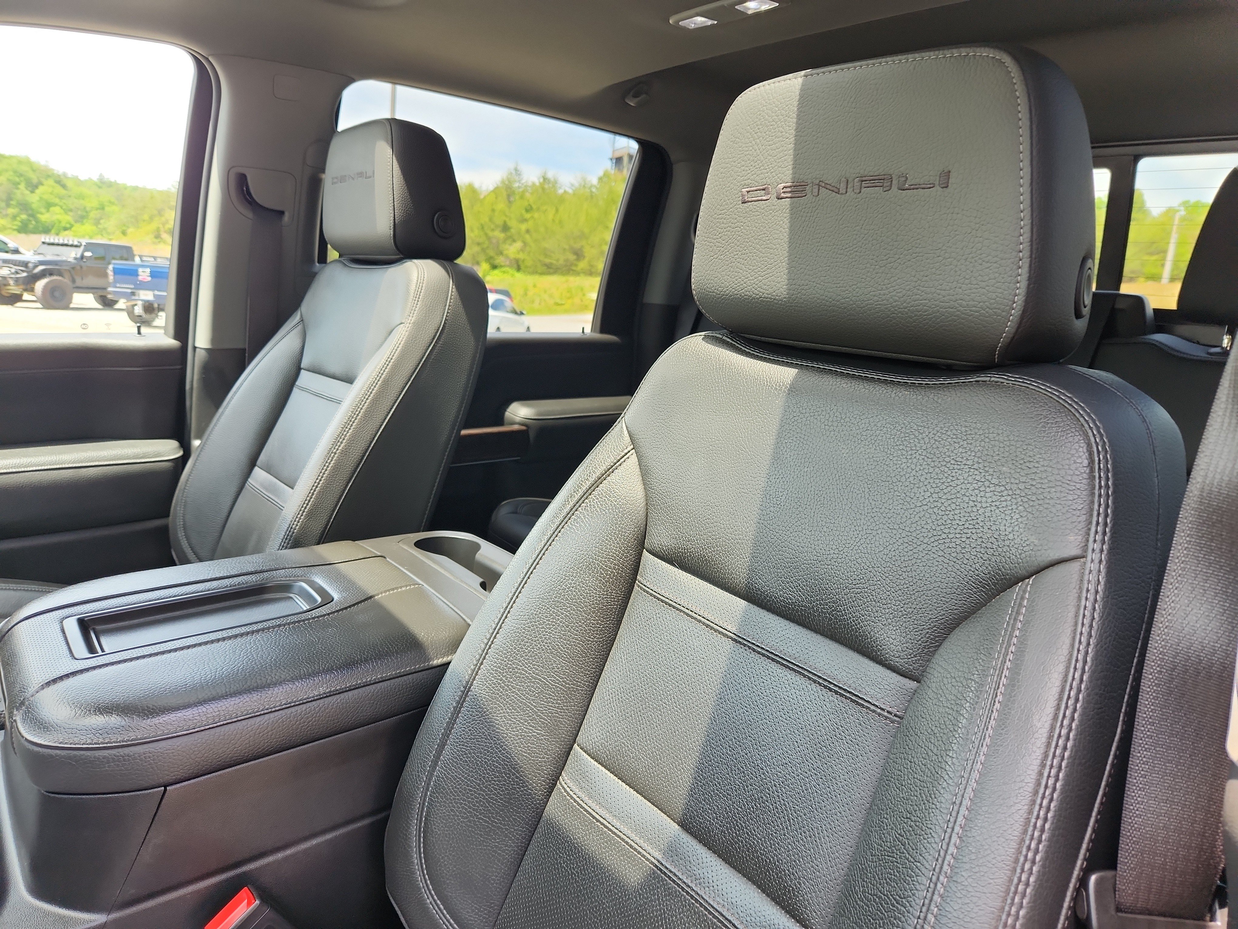 Used 2021 GMC Sierra 2500 Denali w/ Denali Ultimate Package AWD/4WD image 16