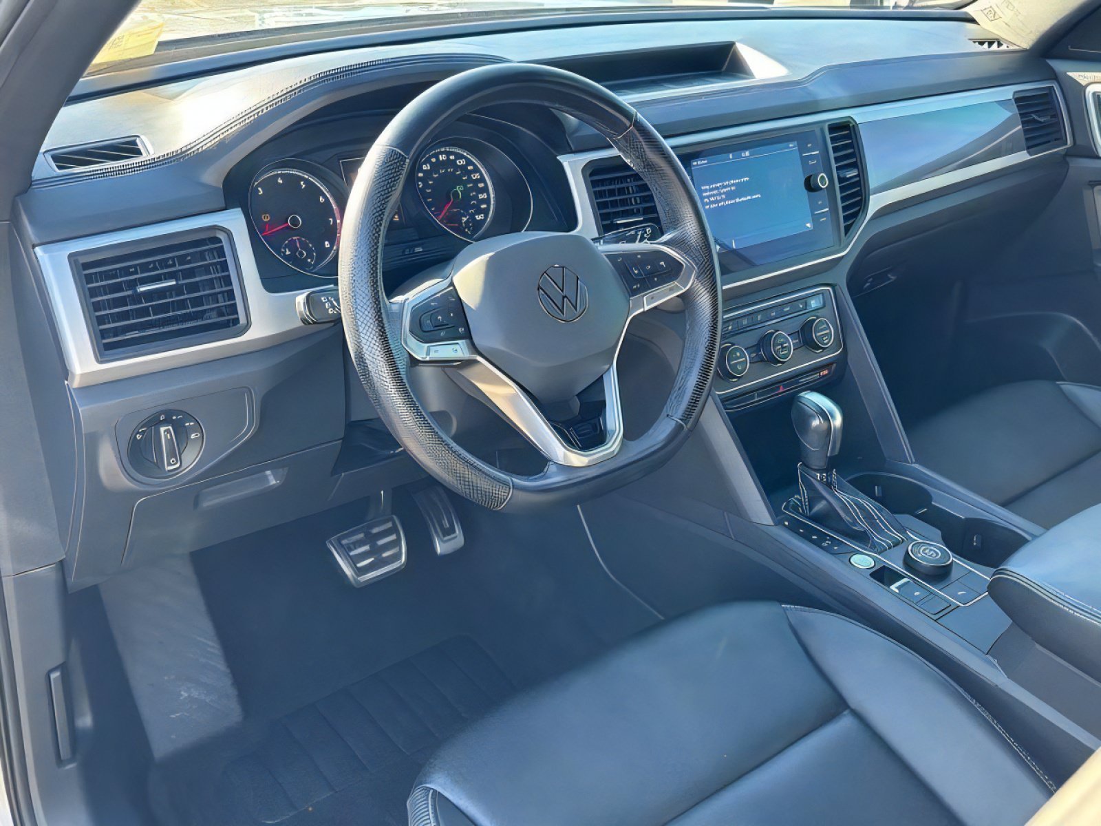 Used 2021 Volkswagen Atlas Cross Sport SE w/ Panoramic Sunroof Package AWD/4WD image 17