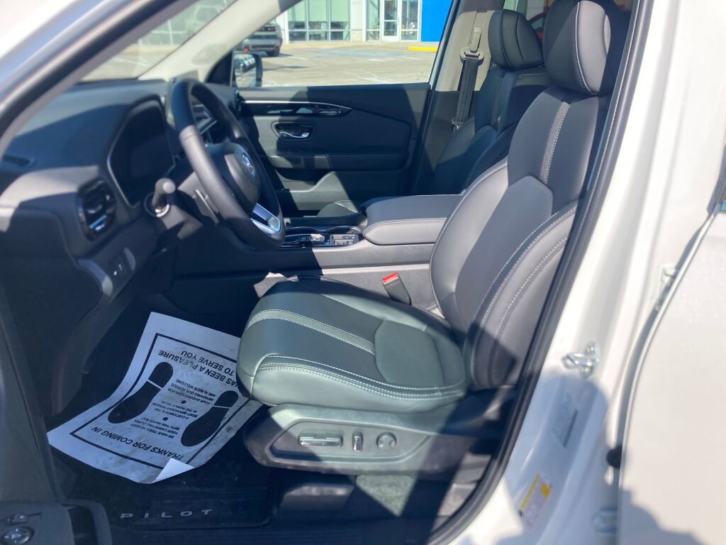 New 2025 Honda Pilot Touring image 8