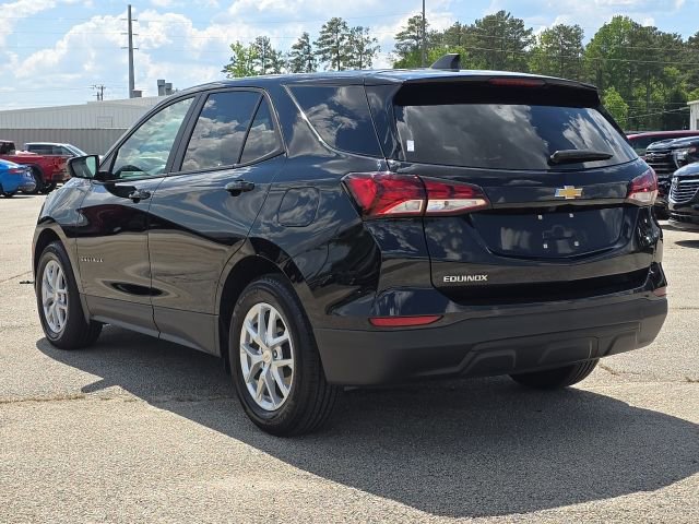 Used 2023 Chevrolet Equinox LS w/ LS Convenience Package FWD image 3