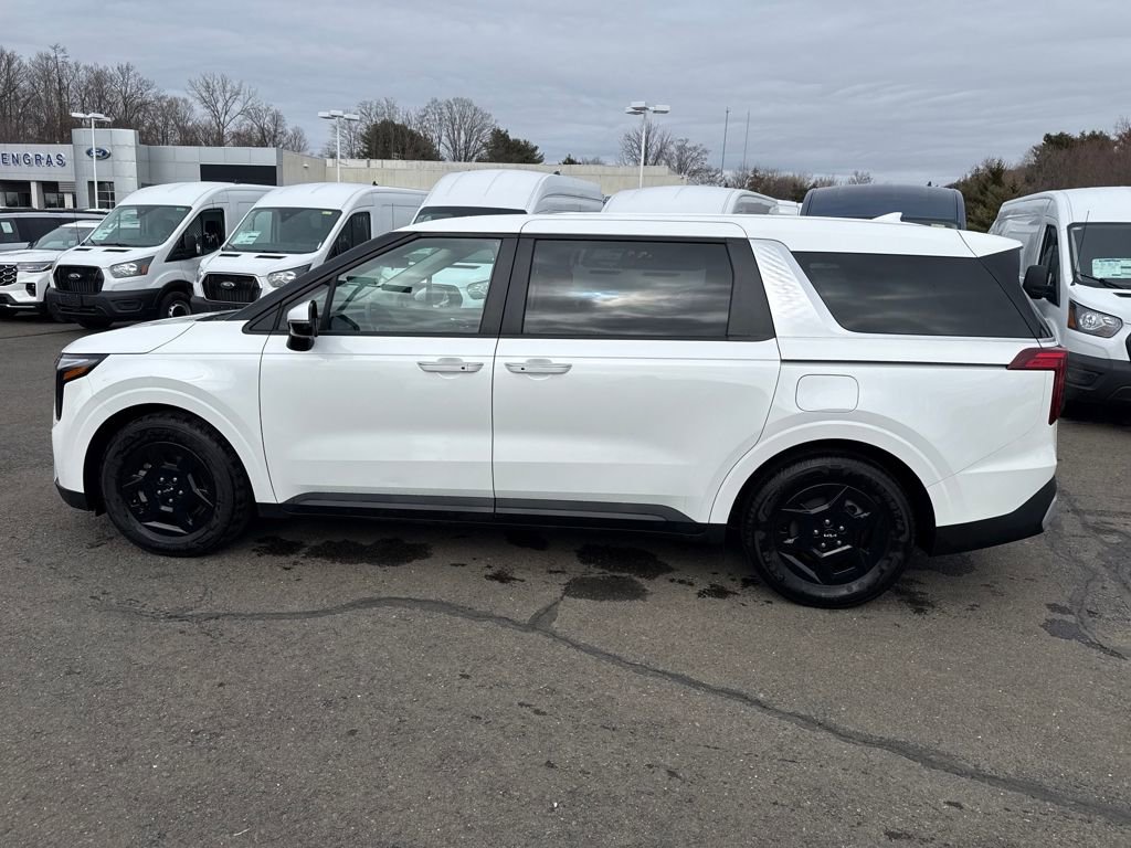 Used 2025 Kia Carnival image 11