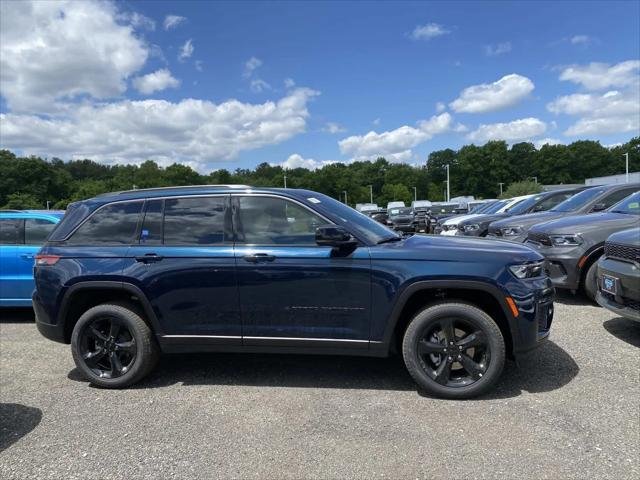 New 2026 Jeep Grand Cherokee Limited AWD/4WD image 2
