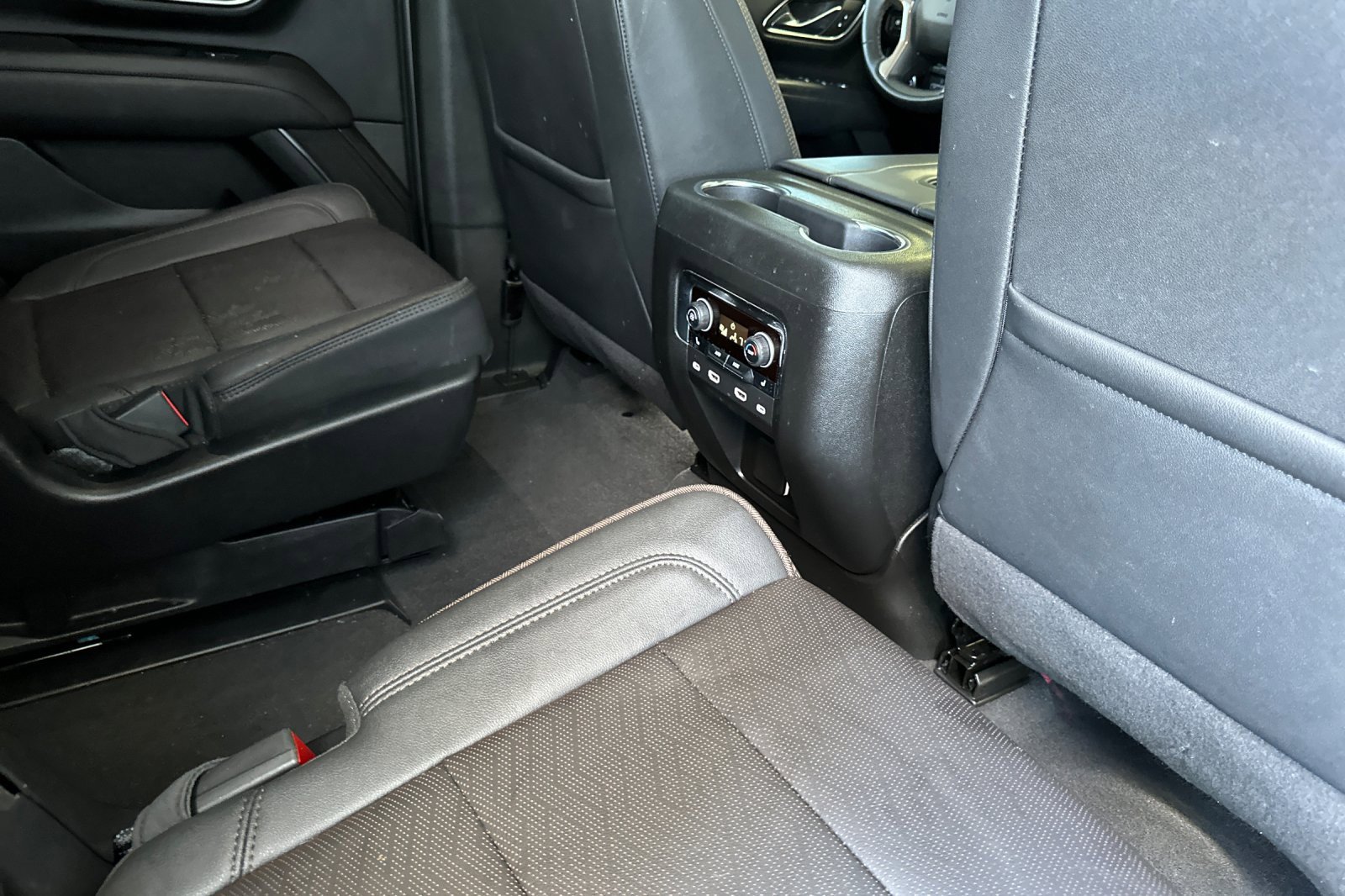 Used 2024 Chevrolet Tahoe High Country w/ Premium Package image 17