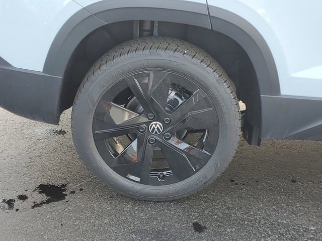 New 2026 Volkswagen Taos SE FWD image 5