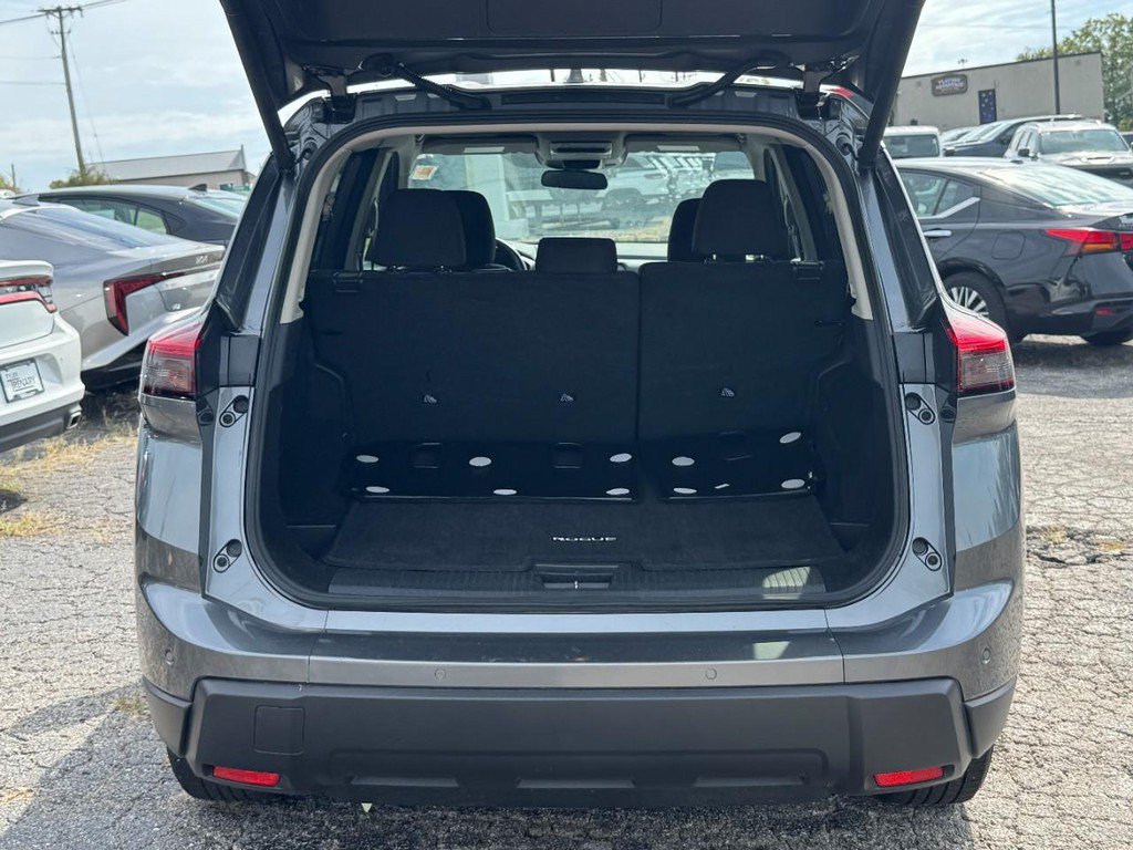 Used 2025 Nissan Rogue SV FWD image 5