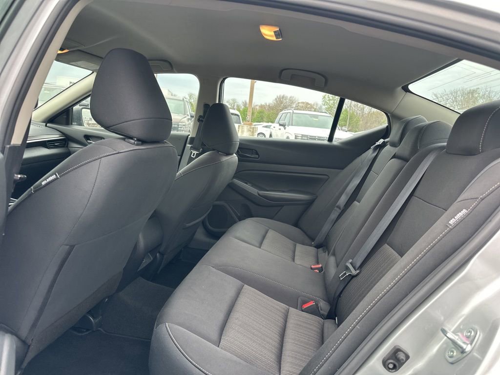 Used 2024 Nissan Altima 2.5 SV FWD image 17