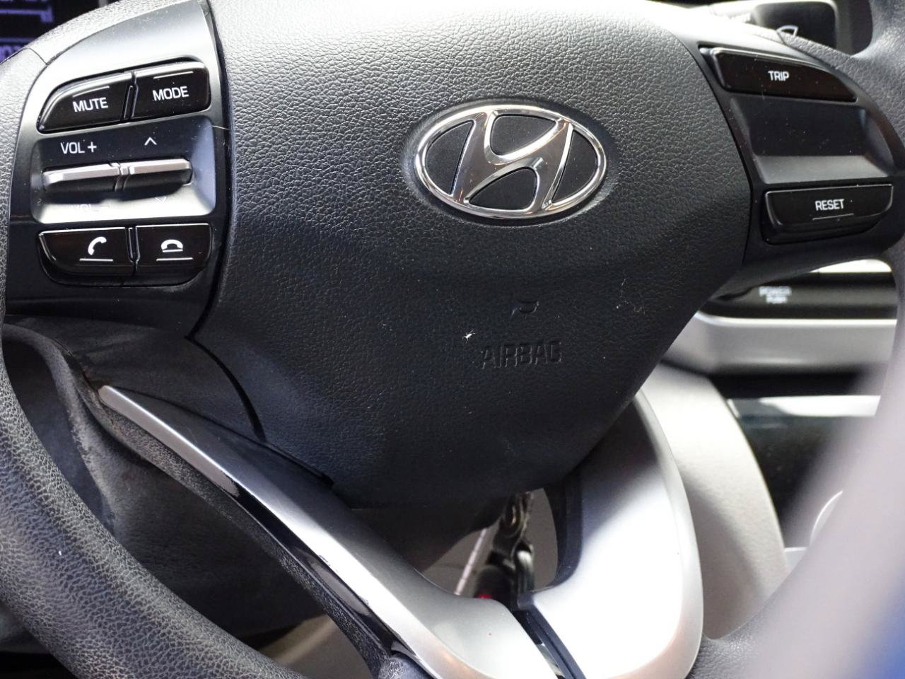 Used 2019 Hyundai Elantra SE FWD image 17