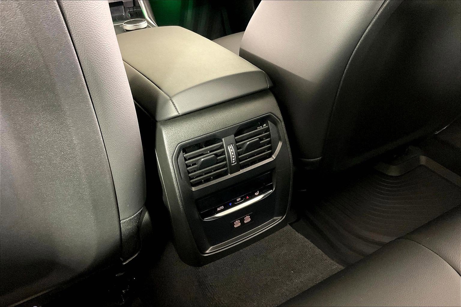 Certified 2025 BMW 330i xDrive Sedan w/ Premium Package image 36