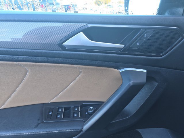 Used 2023 Volkswagen Tiguan SE w/ Panoramic Sunroof Package FWD image 14