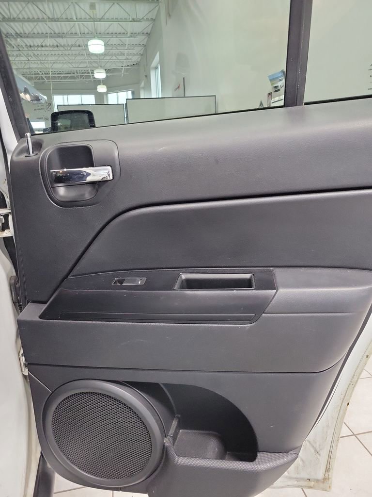 Used 2017 Jeep Patriot High Altitude image 14