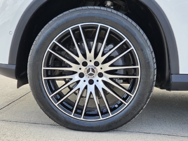 Used 2025 Mercedes-Benz GLC 300 4MATIC image 8