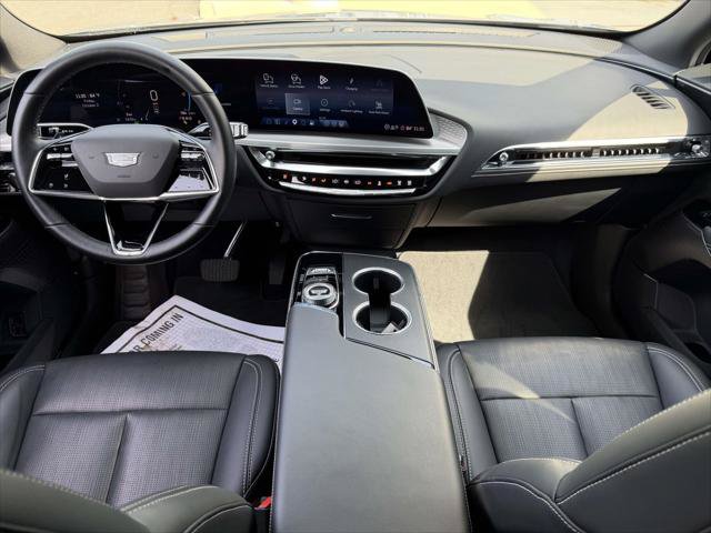 Used 2025 Cadillac Lyriq Luxury AWD/4WD image 16